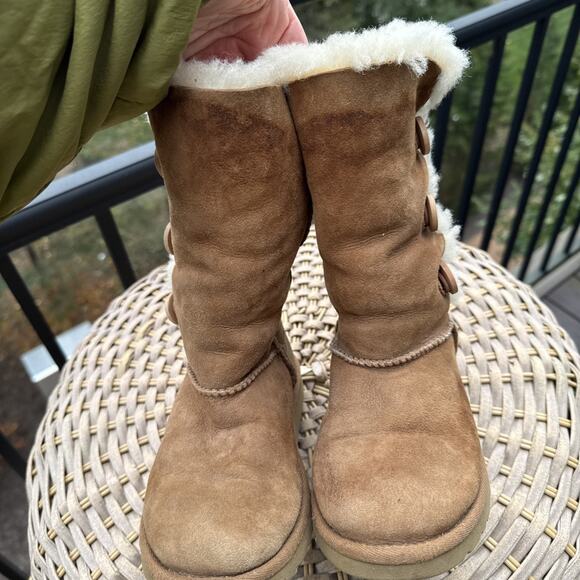 UGG Boots 1016227 Bailey Button Triplet II Size 1 Junior’s UK 13 EU 31 Chestnut - Picture 16 of 16